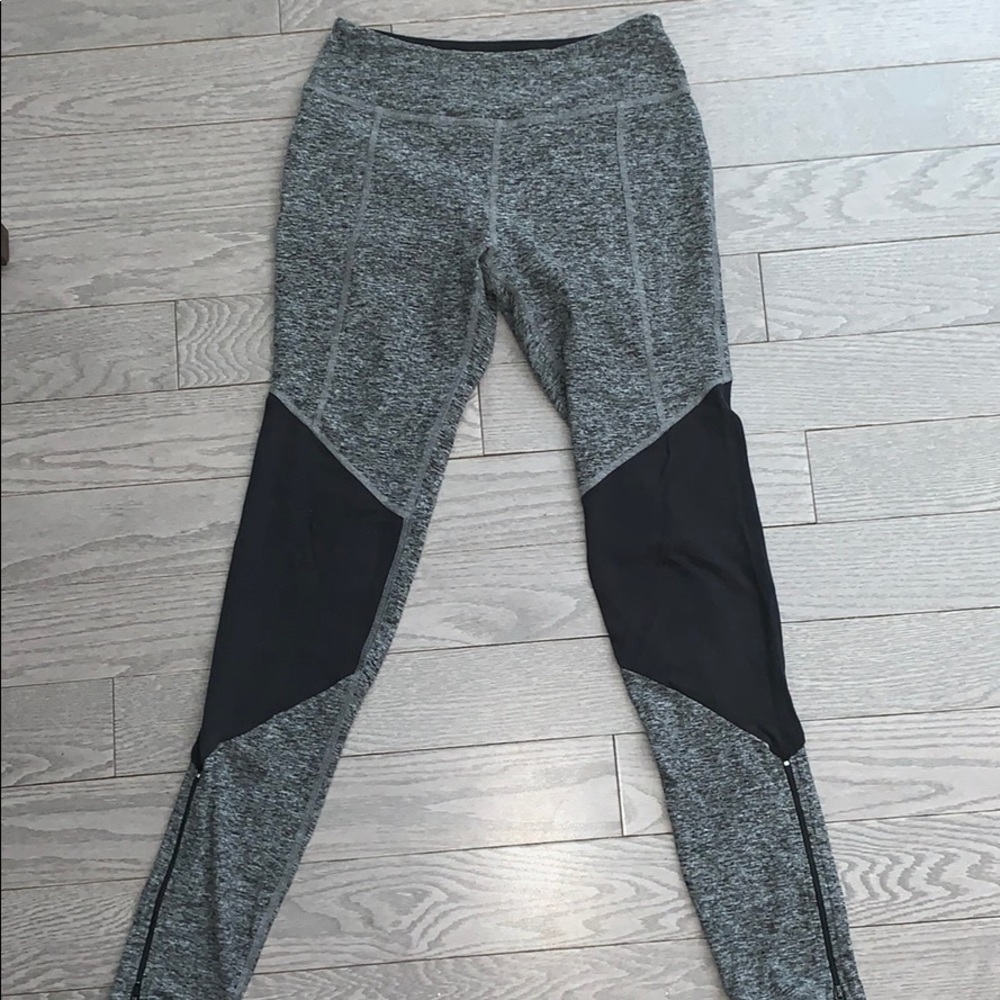 GUC Beyond Yoga legging, size medium.